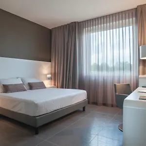 8piuhotel 4*, Lecce Itália